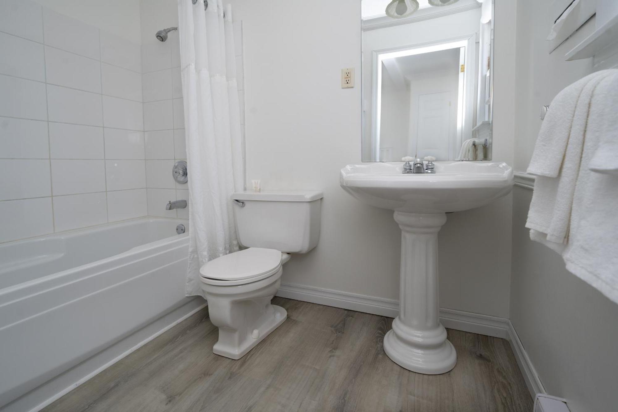 Telegraph House Motel Baddeck Ngoại thất bức ảnh