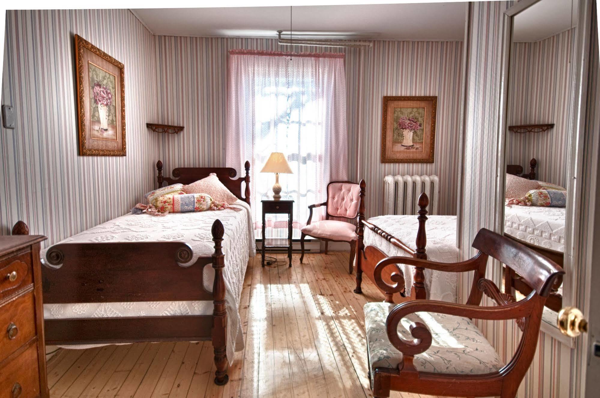 Telegraph House Motel Baddeck Ngoại thất bức ảnh